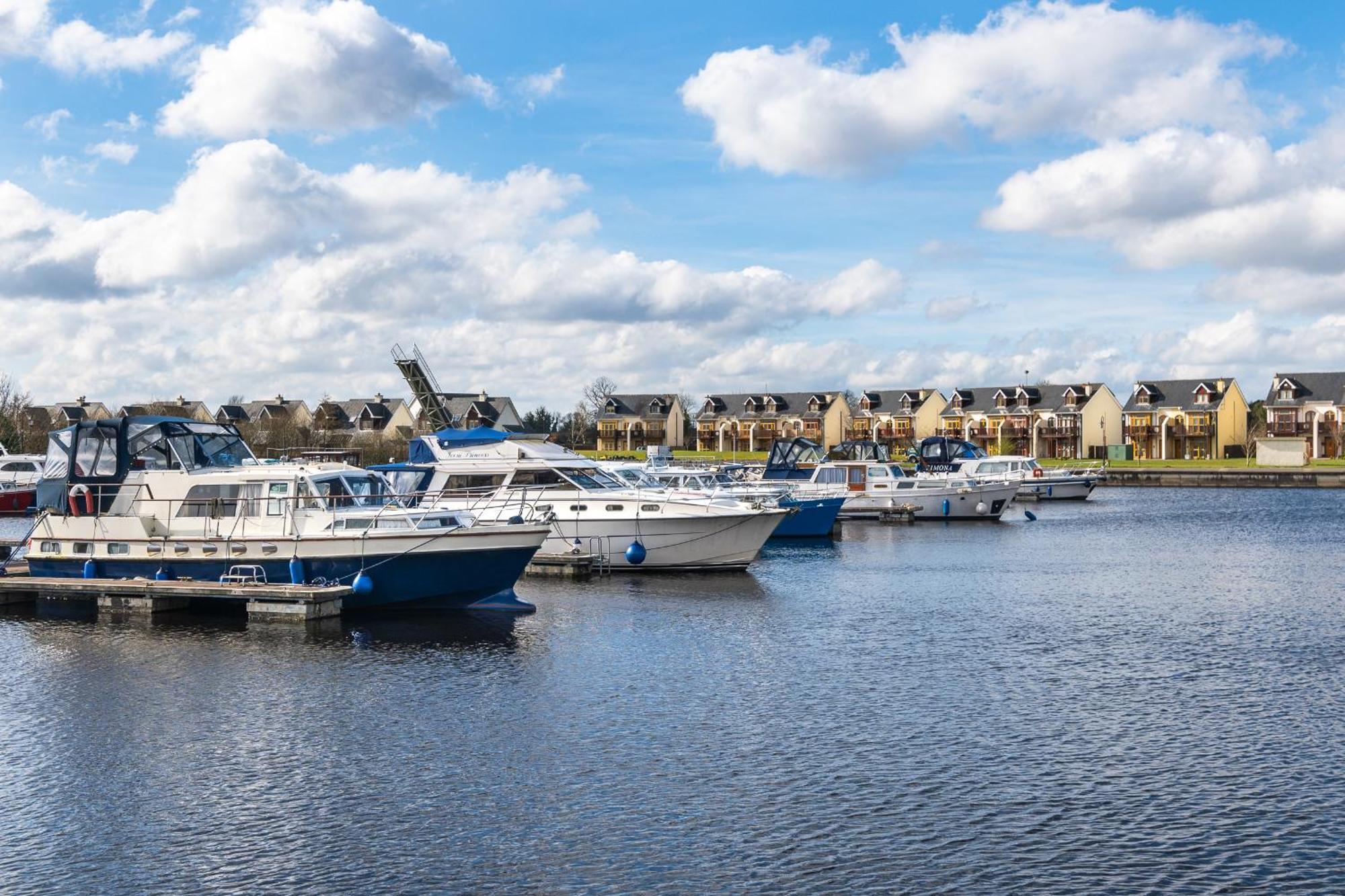 Shannonside - Stylish 5 Bed Marina Home & 40Ft Mooring Termonbarry Exterior photo