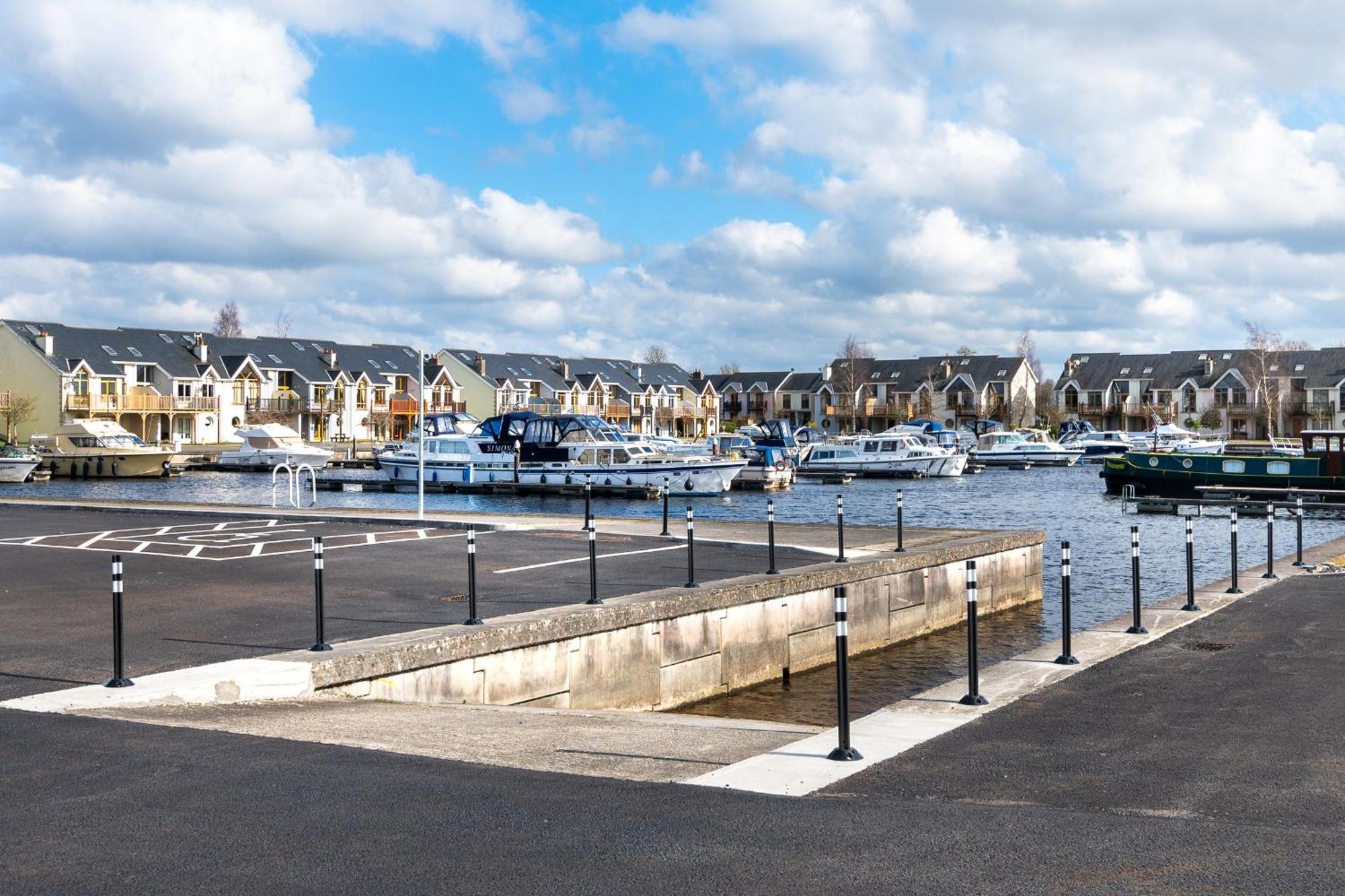 Shannonside - Stylish 5 Bed Marina Home & 40Ft Mooring Termonbarry Exterior photo