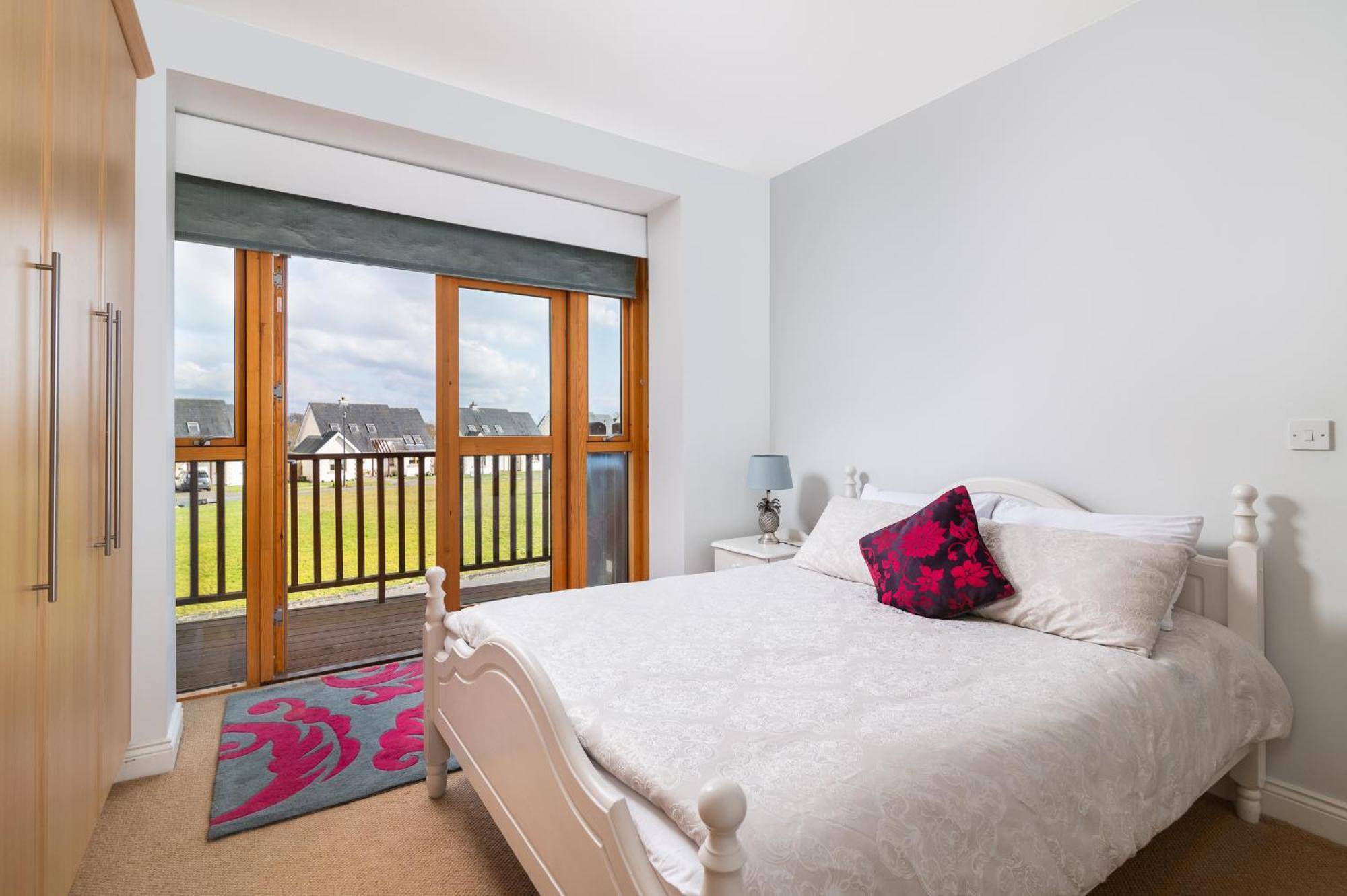 Shannonside - Stylish 5 Bed Marina Home & 40Ft Mooring Termonbarry Exterior photo