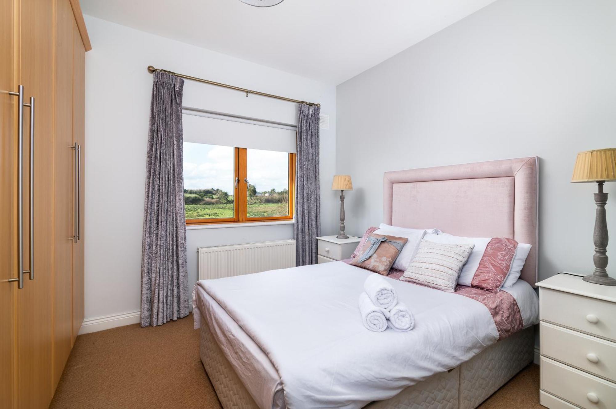Shannonside - Stylish 5 Bed Marina Home & 40Ft Mooring Termonbarry Exterior photo