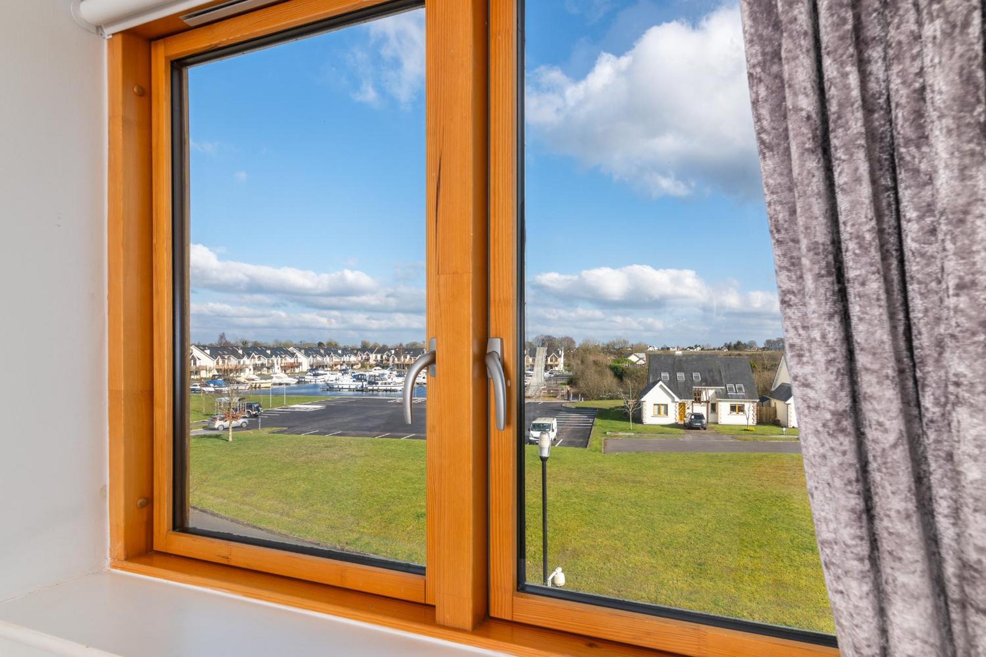Shannonside - Stylish 5 Bed Marina Home & 40Ft Mooring Termonbarry Exterior photo