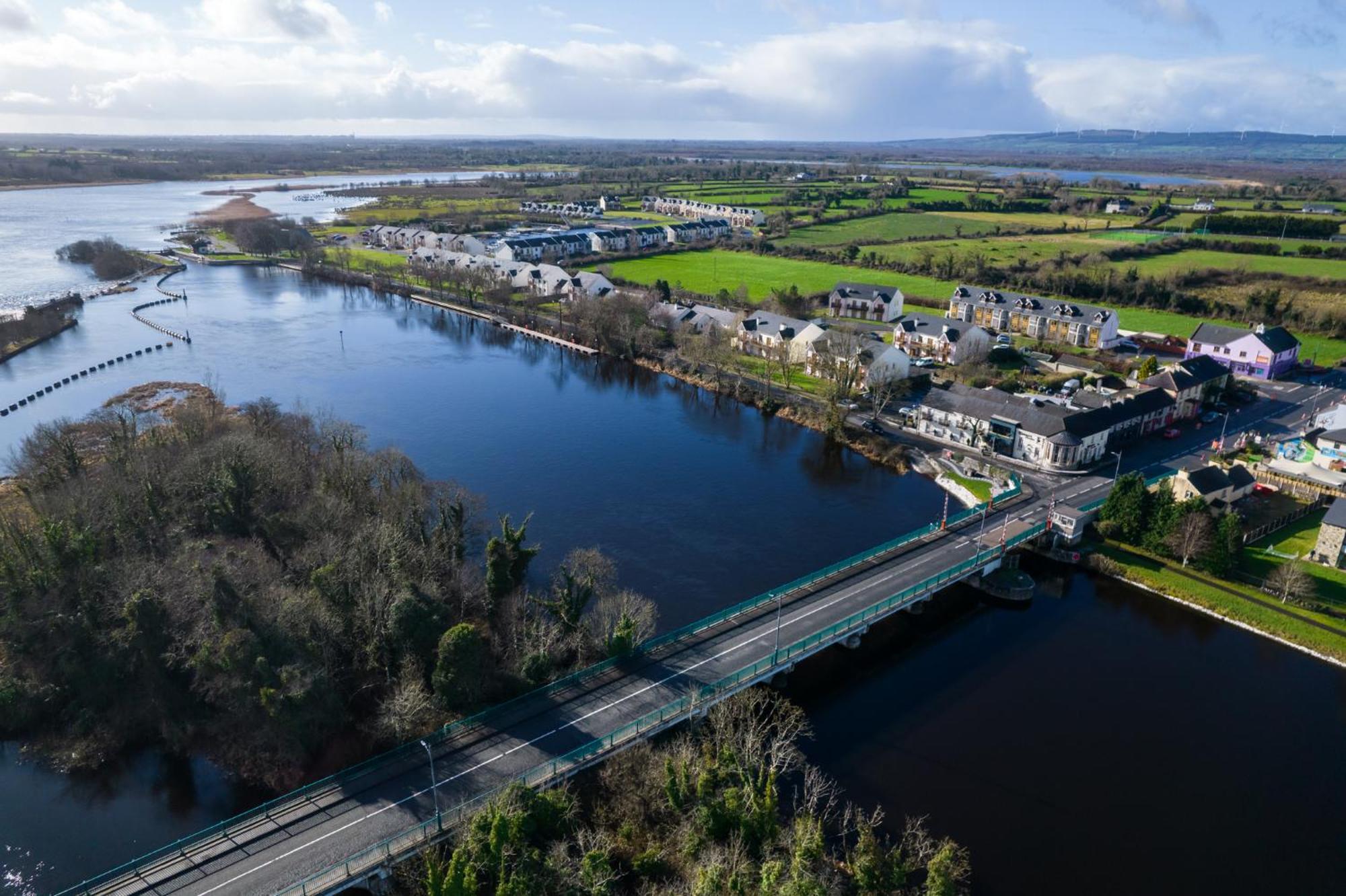 Shannonside - Stylish 5 Bed Marina Home & 40Ft Mooring Termonbarry Exterior photo